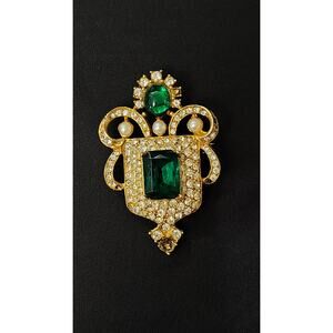Signed ART Vintage Emerald Glass Shield Brooch Pendant Renaissance Revival AS IS